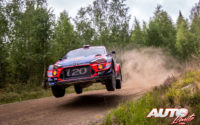 Andreas Mikkelsen, al volante del Hyundai i20 Coupé WRC, durante el Rally de Finlandia 2019, puntuable para el Campeonato del Mundo de Rallies WRC.