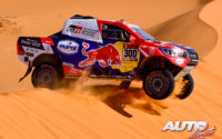 Nasser Al-Attiyah, al volante del Toyota Hilux V8 4x4, durante el Rally Dakar 2020.
