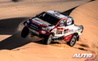 Fernando Alonso, al volante del Toyota Hilux V8 4x4, durante el Rally Dakar 2020.