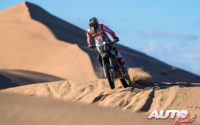 Santosh Chunchunguppe Shivashankar, a los mandos de su Hero 450 Rally, durante el Rally Dakar 2020.