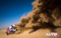Giniel de Villiers, al volante del Toyota Hilux V8 4x4, durante el Rally Dakar 2020.