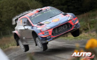 Andreas Mikkelsen, al volante del Hyundai i20 Coupé WRC, durante el Rally de Gran Bretaña / Gales 2019, puntuable para el Campeonato del Mundo de Rallies WRC.