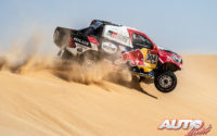 Giniel de Villiers, al volante del Toyota Hilux V8 4x4, durante el Rally Dakar 2020.