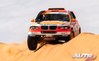 Isidre Esteve, al volante del BMW BV6 Mecatech 4x4, durante el Rally Dakar 2020.