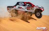 Bernhard Ten Brinke, al volante del Toyota Hilux V8 4x4, durante el Rally Dakar 2020.
