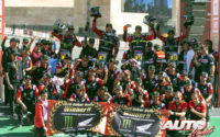 Los pilotos del equipo HRC Honda en el podio de la categoría de motos del Rally Dakar 2020. De izquierda a derecha: Kevin Benavides, Ricky Brabec, Joan Barreda y José Ignacio Cornejo sobre sus Honda CRF 450 Rally.