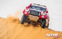 Giniel de Villiers, al volante del Toyota Hilux V8 4x4, durante el Rally Dakar 2020.