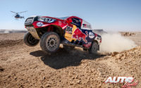 Giniel de Villiers, al volante del Toyota Hilux V8 4x4, durante el Rally Dakar 2020.