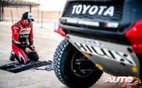 Fernando Alonso debía trabajar también sobre la mecánica de su Toyota Hilux V8 4x4 durante el Rally Dakar 2020.