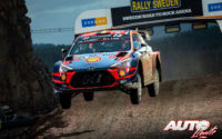 Thierry Neuville, al volante del Hyundai i20 Coupé WRC, durante el Rally de Suecia 2020, puntuable para el Campeonato del Mundo de Rallies WRC.