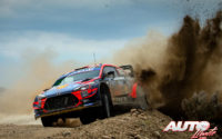 Thierry Neuville, al volante del Hyundai i20 Coupé WRC, durante el Rally de México 2020, puntuable para el Campeonato del Mundo de Rallies WRC.