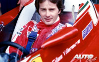 Gilles Villeneuve está considerado como uno de los mejores pilotos de la historia de la Fórmula 1, a pesar de no llegar a coronarse como campeón en la máxima categoría. El piloto canadiense buscaba el límite en cada curva, con una espectacular forma de pilotar que encumbró su figura entre los aficionados de todo el mundo.