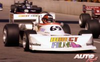 Al volante de un Mach-Ford 77B, Gilles Villeneuve obtenía su segundo título consecutivo en la Fórmula Atlantic de 1977. En el circuito urbano de Trois-Rivières partía desde la "pole position".
