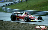 Al volante de un Ferrari 312 T2B, Gilles Villeneuve debutaba en el equipo Ferrari en el GP de Canadá de 1977, abandonando a escasas vueltas del final de carrera. Durante los entrenamientos pudo probar también su nuevo coche sobre asfalto mojado.
