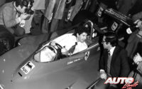 Jody Scheckter llegaba al equipo Ferrari como una apuesta personal del propio Enzo Ferrari. En la foto le vemos sentado en el cockpit del Ferrari 312 T4 de la temporada 1979, en la que se proclamó Campeón del Mundo de Pilotos de F1.