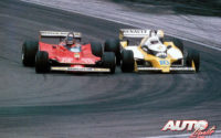 Gilles Villeneuve (Ferrari 312 T4) y René Arnoux (Renault RS10 Turbo) protagonizando uno de los duelos más emocionantes de la Fórmula 1 durante el GP de Francia de 1979, disputado en el circuito de Dijon-Prenois.