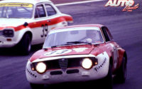 Toine Hezemans, al volante del Alfa Romeo GTA Junior 1.300, durante la 4 Horas del Jarama de 1972.