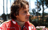 Gilles Villeneuve esperando a subirse a su Ferrari 312 T4 durante el Campeonato del Mundo de Fórmula 1 de 1979.