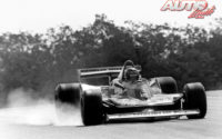 Gilles Villeneuve, al volante del Ferrari 312 T4, durante el GP de Francia de 1979, disputado en el circuito de Dijon-Prenois.