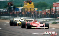 Gilles Villeneuve (Ferrari 312 T4) y René Arnoux (Renault RS10 Turbo) protagonizando uno de los duelos más emocionantes de la Fórmula 1 durante el GP de Francia de 1979, disputado en el circuito de Dijon-Prenois.