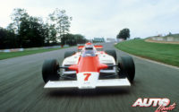 Niki Lauda, al volante del McLaren-Ford MP4/1, durante las pruebas privadas realizadas en el circuito de Donington Park a finales de la temporada 1981. Dichas pruebas le llevaron a fichar con el equipo británico para la siguiente temporada.