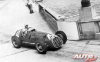 Alberto Ascari, al volante de un Ferrari 125 F1, finalizaba en la segunda posición del podio en el GP de Mónaco de 1950.