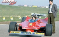 Gilles Villeneuve, junto a Jody Scheckter, durante la presentación del nuevo Ferrari 312 T5 de la temporada 1980 en el circuito de Fiorano.