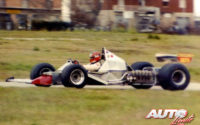 Gilles Villeneuve, al volante del Ferrari 312 T5 sin carrocería, durante las pruebas de puesta a punto realizadas en el circuito de Fiorano para preparar la temporada de 1980.