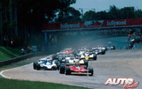 Gilles Villeneuve, al volante del Ferrari 312 T5, liderando la salida del GP de Brasil 1980, disputado en el circuito de Interlagos.
