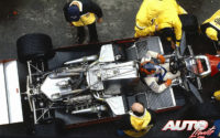 Gilles Villeneuve, en el cockpit del Ferrari 126 CK durante una parada en bóxes en el GP de Bélgica de 1981, disputado en el circuito de Zolder.