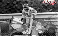 Gilles Villeneuve, al volante del Ferrari 126 CK, durante un accidente sufrido en los entrenamientos del GP de Francia de 1981, disputado en el circuito de Dijon-Prenois.