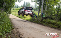 Elfyn Evans, al volante del Toyota Yaris WRC, durante el Rally de Estonia 2020, puntuable para el Campeonato del Mundo de Rallies WRC.