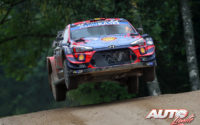 Thierry Neuville, al volante del Hyundai i20 Coupé WRC, durante el Rally de Estonia 2020, puntuable para el Campeonato del Mundo de Rallies WRC.