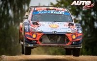 Thierry Neuville, al volante del Hyundai i20 Coupé WRC, durante el Rally de Estonia 2020, puntuable para el Campeonato del Mundo de Rallies WRC.
