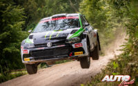 Oliver Solberg, al volante del Volkswagen Polo GTI R5, vencedor de la categoría WRC 3 en el Rally de Estonia 2020.
