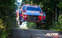 Thierry Neuville, al volante del Hyundai i20 Coupé WRC, durante el Rally de Estonia 2020, puntuable para el Campeonato del Mundo de Rallies WRC.