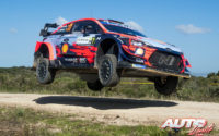 Thierry Neuville, al volante del Hyundai i20 Coupé WRC, durante el Rally de Italia / Cerdeña 2020, puntuable para el Campeonato del Mundo de Rallies WRC.