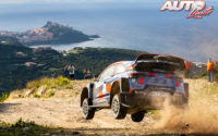 Pierre-Louis Loubet, al volante del Hyundai i20 Coupé WRC, durante el Rally de Italia / Cerdeña 2020, puntuable para el Campeonato del Mundo de Rallies WRC.