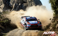Pierre-Louis Loubet, al volante del Hyundai i20 Coupé WRC, durante el Rally de Italia / Cerdeña 2020, puntuable para el Campeonato del Mundo de Rallies WRC.