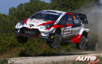 Kalle Rovanperä, al volante del Toyota Yaris WRC, durante el Rally de Italia / Cerdeña 2020, puntuable para el Campeonato del Mundo de Rallies WRC.