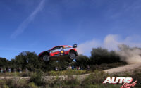 Thierry Neuville, al volante del Hyundai i20 Coupé WRC, durante el Rally de Italia / Cerdeña 2020, puntuable para el Campeonato del Mundo de Rallies WRC.