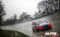 Thierry Neuville, al volante del Hyundai i20 Coupé WRC, durante el Rally de Monza 2020, puntuable para el Campeonato del Mundo de Rallies WRC.