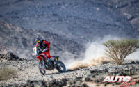 Joan Barreda, a los mandos de su Honda CRF 450 Rally, durante una etapa del Rally Dakar 2021.
