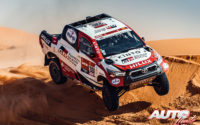 Shameer Variawa, al volante del Toyota Hilux V8 4x4, durante una etapa del Rally Dakar 2021.