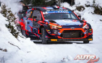 Pierre-Louis Loubet, al volante del Hyundai i20 Coupé WRC, durante el Rally de Montecarlo 2021, puntuable para el Campeonato del Mundo de Rallies WRC.