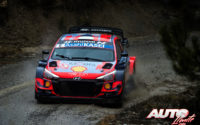 Ott Tänak, al volante del Hyundai i20 Coupé WRC, durante el Rally de Montecarlo 2021, puntuable para el Campeonato del Mundo de Rallies WRC.