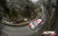 Kalle Rovanperä, al volante del Toyota Yaris WRC, durante el Rally de Montecarlo 2021, puntuable para el Campeonato del Mundo de Rallies WRC.