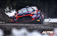 Pierre-Louis Loubet, al volante del Hyundai i20 Coupé WRC, durante el Rally de Montecarlo 2021, puntuable para el Campeonato del Mundo de Rallies WRC.