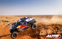 Carlos Sainz, al volante del MINI John Cooper Works Buggy, durante una etapa del Rally Dakar 2021.