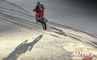 Joan Barreda, a los mandos de su Honda CRF 450 Rally, durante una etapa del Rally Dakar 2021.